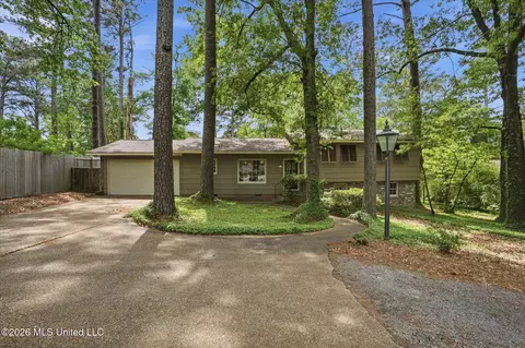 2115 Meadowbrook Rd, Jackson, MS 39211