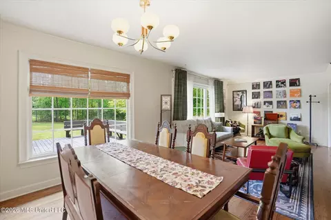 Dining - 2115 Meadowbrook Rd, Jackson, MS 39211 photo 5 of 6