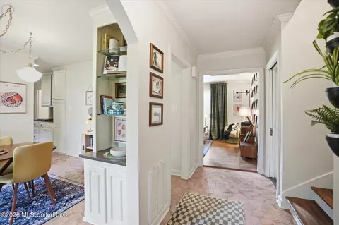 Entry Way - 2115 Meadowbrook Rd, Jackson, MS 39211 photo 2 of 2