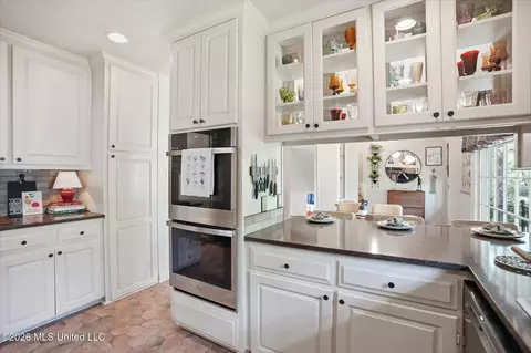 Kitchen - 2115 Meadowbrook Rd, Jackson, MS 39211 photo 2 of 4