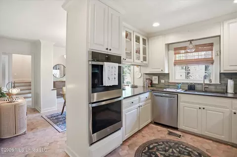 Kitchen - 2115 Meadowbrook Rd, Jackson, MS 39211 photo 3 of 4