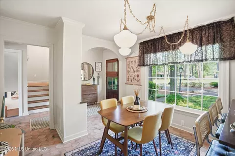 Dining - 2115 Meadowbrook Rd, Jackson, MS 39211 photo 3 of 6
