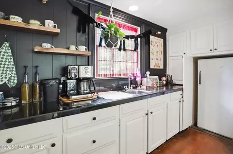 Kitchen - 2115 Meadowbrook Rd, Jackson, MS 39211 photo 4 of 4