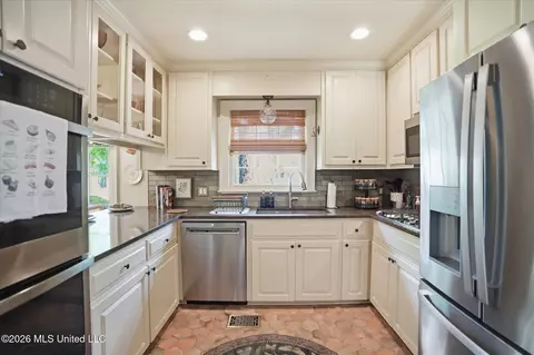 Kitchen - 2115 Meadowbrook Rd, Jackson, MS 39211 photo 1 of 4