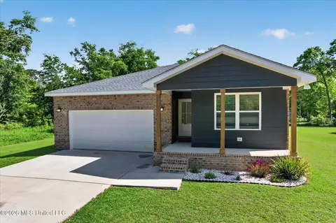 1412 Spruce St, Ocean Springs, MS 39564