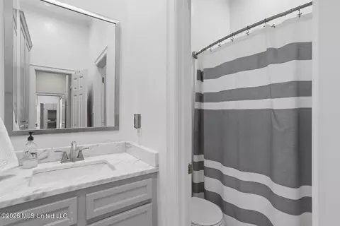 Bath - 4210 Ridgewood Rd, Jackson, MS 39211 photo 4 of 4