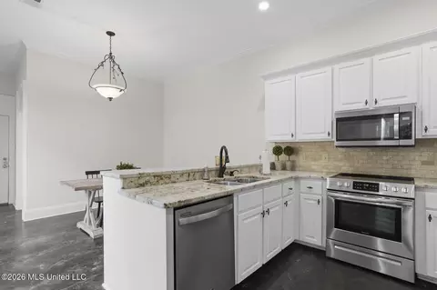 Kitchen - 4210 Ridgewood Rd, Jackson, MS 39211 photo 1 of 2