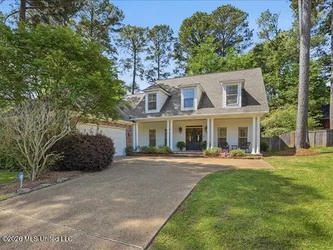 202 Fairway Ln, Madison, MS 39110