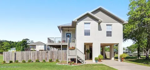 803 13th St, Pascagoula, MS 39567