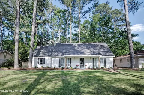 5366 Balmoral Dr, Jackson, MS 39211