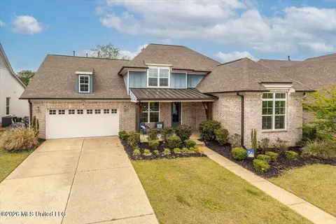 7207 Edgewater Dr, Olive Branch, MS 38654