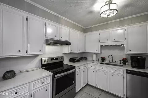 Kitchen - 130 Cypress Dr, Madison, MS 39110 photo 2 of 5