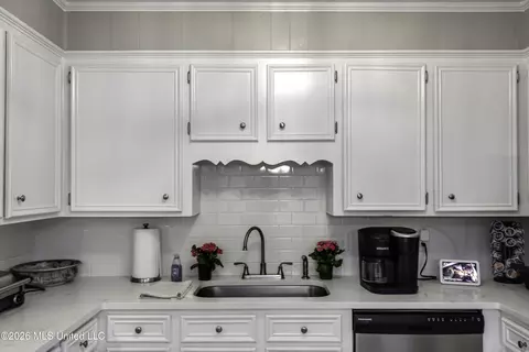 Kitchen - 130 Cypress Dr, Madison, MS 39110 photo 4 of 5