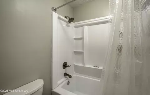 Bath - 130 Cypress Dr, Madison, MS 39110 photo 6 of 6