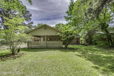 Exterior - 130 Cypress Dr, Madison, MS 39110 photo 6 of 12