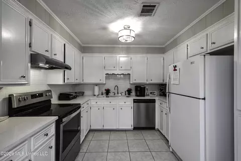 Kitchen - 130 Cypress Dr, Madison, MS 39110 photo 1 of 5