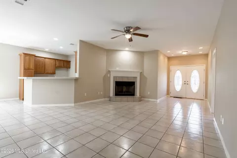Living - 27 Maroon Dr, Picayune, MS 39466 photo 2 of 3