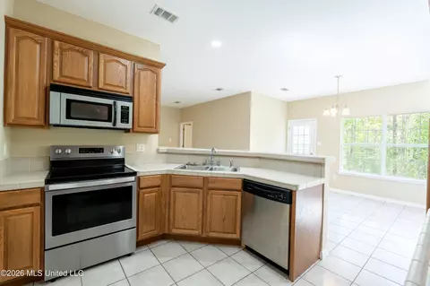 Kitchen - 27 Maroon Dr, Picayune, MS 39466 photo 2 of 4
