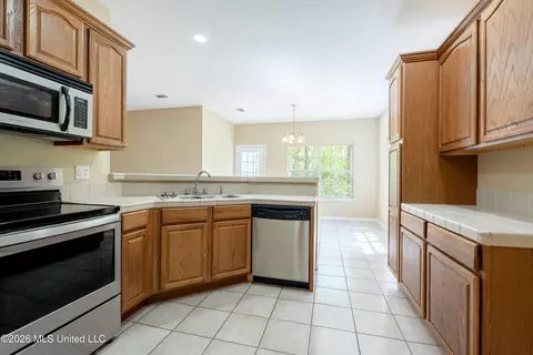 Kitchen - 27 Maroon Dr, Picayune, MS 39466 photo 4 of 4