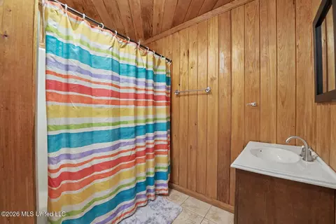 Bath - 182 Rolling Woods Rd, Lucedale, MS 39452 photo 4 of 4