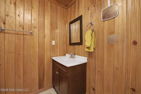 Bath - 182 Rolling Woods Rd, Lucedale, MS 39452 photo 3 of 4