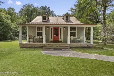 5082 Menge Ave, Pass Christian, MS 39571