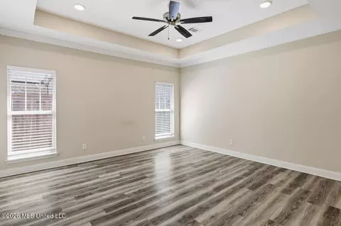 Living - 815 Long Leaf Cir, Brandon, MS 39042 photo 4 of 4