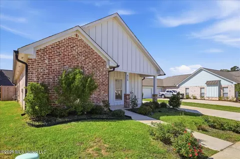 Exterior - 815 Long Leaf Cir, Brandon, MS 39042 photo 2 of 7