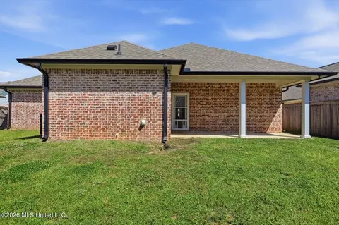 Exterior - 815 Long Leaf Cir, Brandon, MS 39042 photo 5 of 7