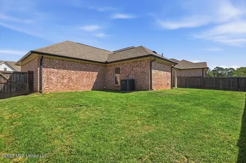 Exterior - 815 Long Leaf Cir, Brandon, MS 39042 photo 7 of 7