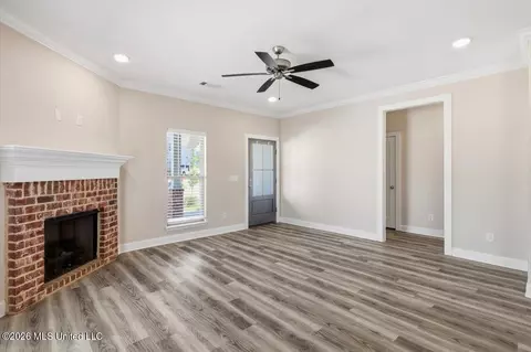 Living - 815 Long Leaf Cir, Brandon, MS 39042 photo 1 of 4