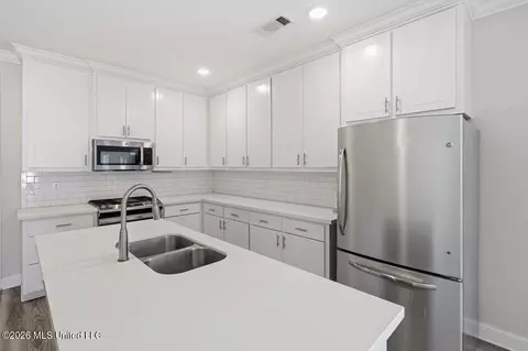 Kitchen - 815 Long Leaf Cir, Brandon, MS 39042 photo 1 of 2