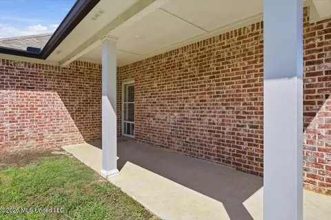 Exterior - 815 Long Leaf Cir, Brandon, MS 39042 photo 4 of 7