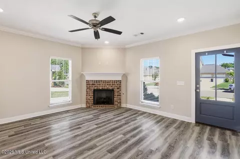 Living - 815 Long Leaf Cir, Brandon, MS 39042 photo 3 of 4
