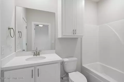 Bath - 815 Long Leaf Cir, Brandon, MS 39042 photo 3 of 4