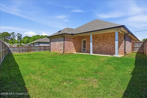 Exterior - 815 Long Leaf Cir, Brandon, MS 39042 photo 6 of 7