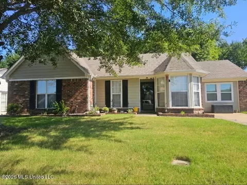 10638 Oak Leaf Dr, Olive Branch, MS 38654