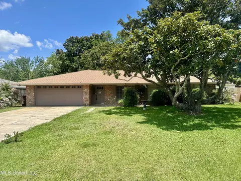 121 Vance Pl, Long Beach, MS 39560