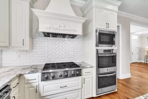 Kitchen - 413 Miles Cv, Brandon, MS 39047 photo 3 of 3