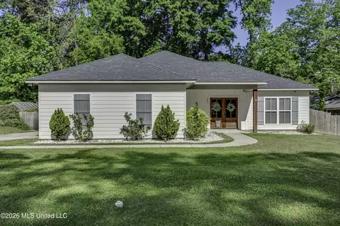 203 Lotus Dr, Brandon, MS 39047