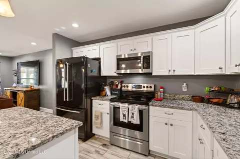 Kitchen - 23 Buddy Rd, Picayune, MS 39466 photo 4 of 4