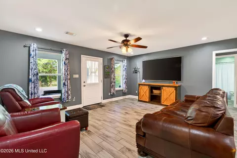 Living - 23 Buddy Rd, Picayune, MS 39466 photo 1 of 1