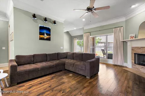 Living - 202 Calhoun Dr, Madison, MS 39110 photo 2 of 2