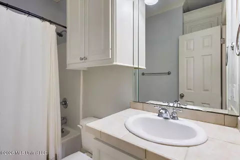 Bath - 202 Calhoun Dr, Madison, MS 39110 photo 4 of 4