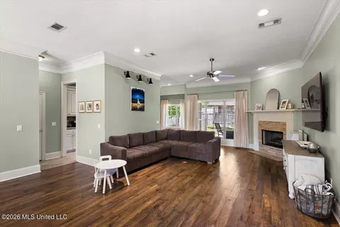 Living - 202 Calhoun Dr, Madison, MS 39110 photo 1 of 2