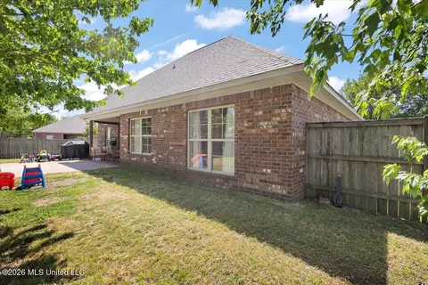 Exterior - 202 Calhoun Dr, Madison, MS 39110 photo 6 of 8