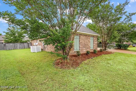 Exterior - 202 Calhoun Dr, Madison, MS 39110 photo 4 of 8