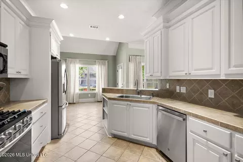 Kitchen - 202 Calhoun Dr, Madison, MS 39110 photo 2 of 3