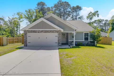 515 Peach St, Ocean Springs, MS 39564