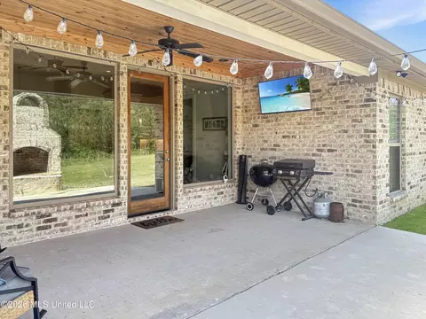 Exterior - 110 Landry Dr, Brandon, MS 39047 photo 5 of 8